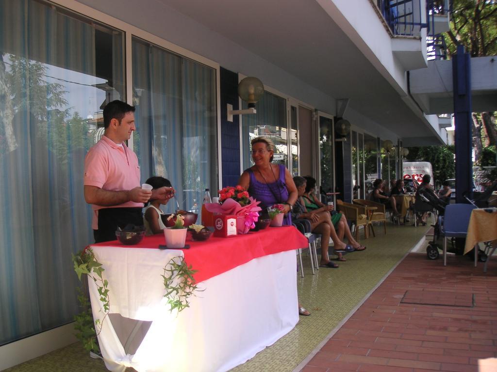 Hotel Canasta Riccione Eksteriør bilde