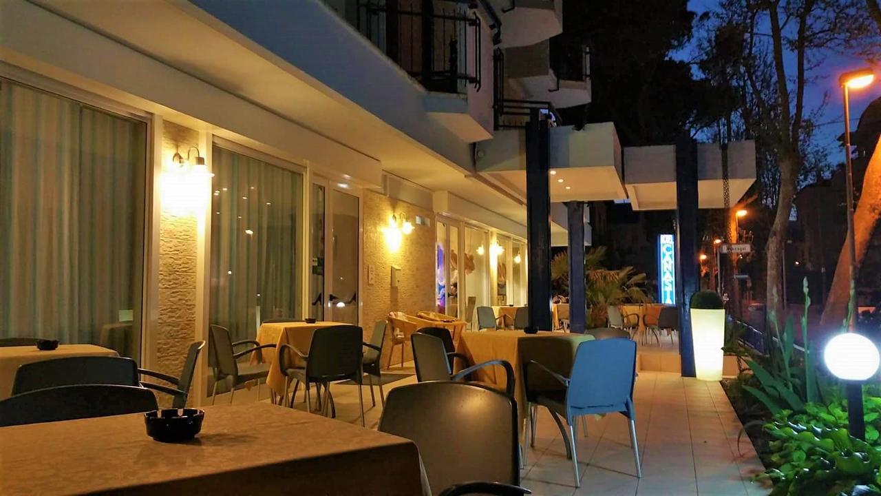 Hotel Canasta Riccione Eksteriør bilde