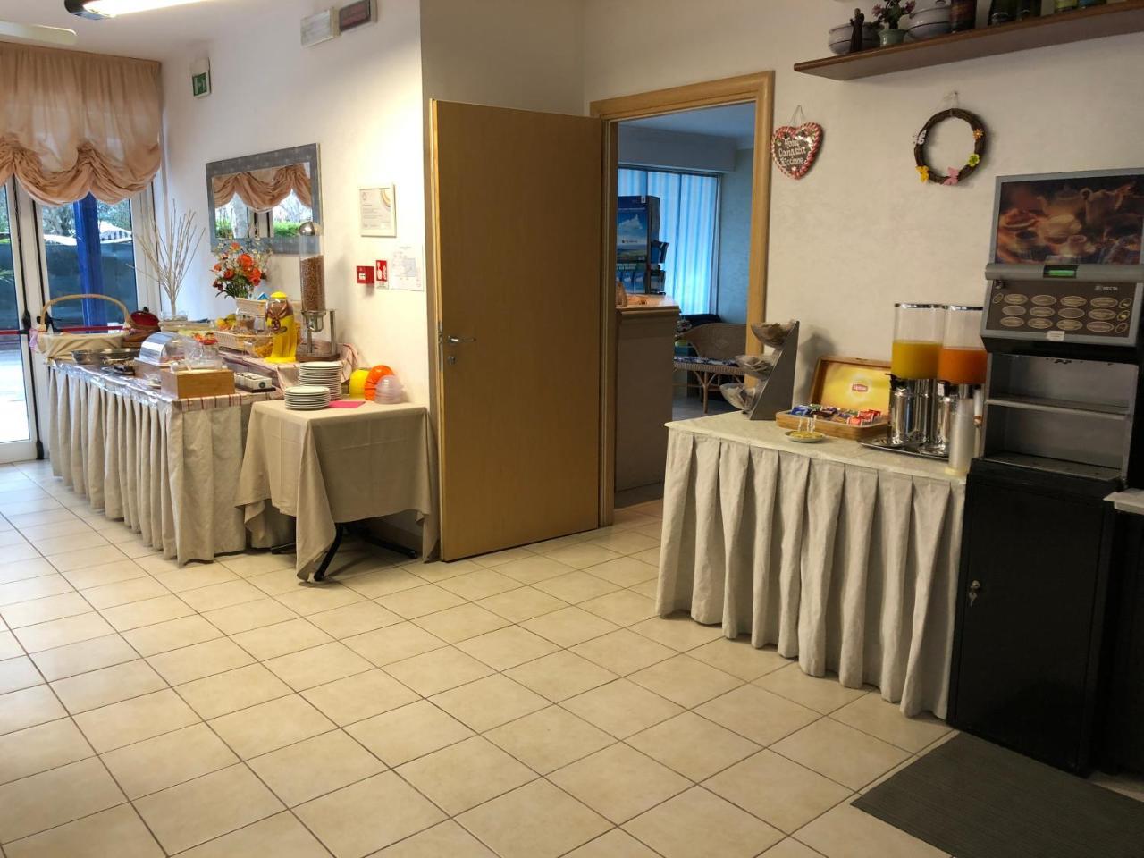 Hotel Canasta Riccione Eksteriør bilde