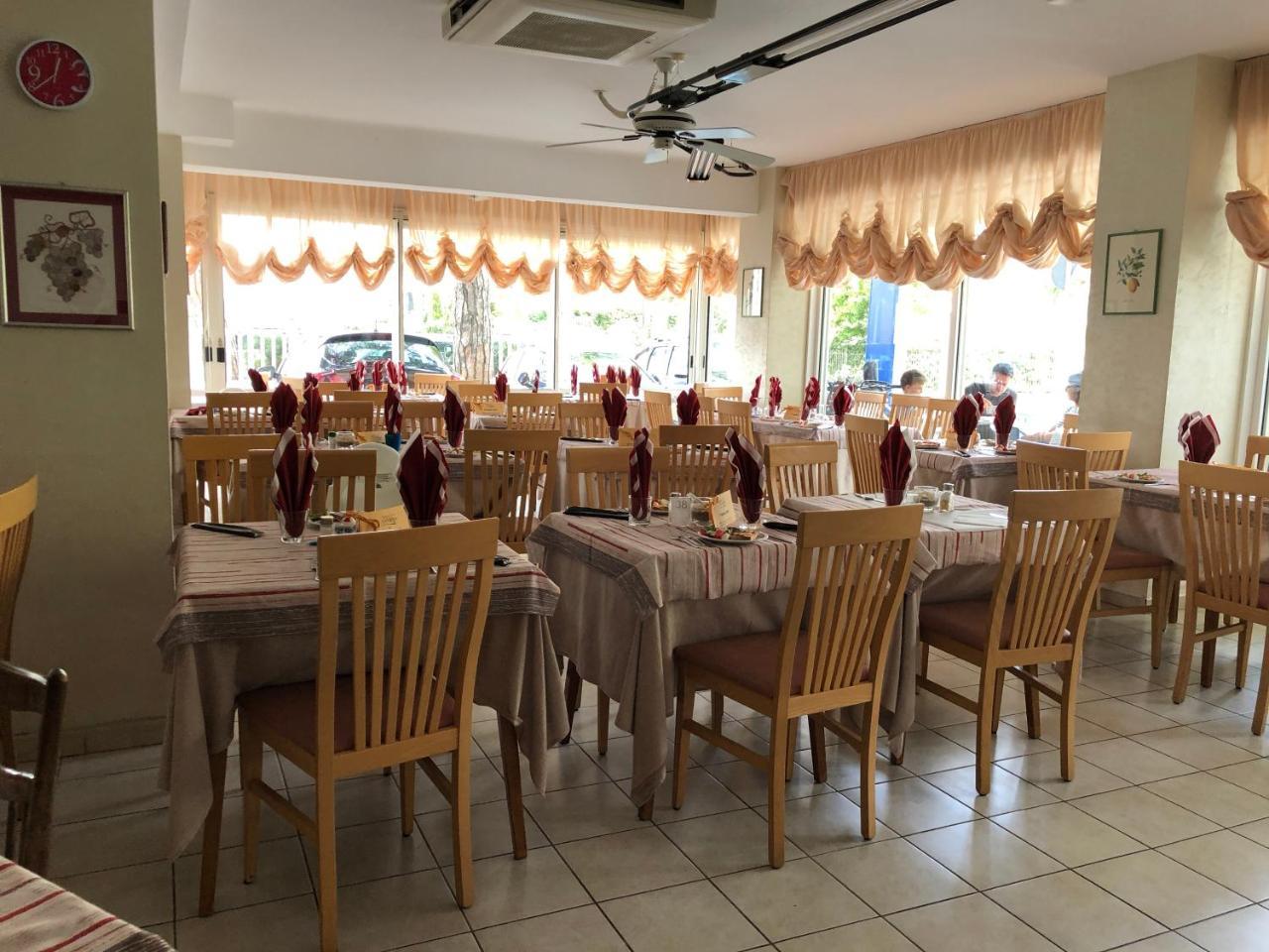 Hotel Canasta Riccione Eksteriør bilde