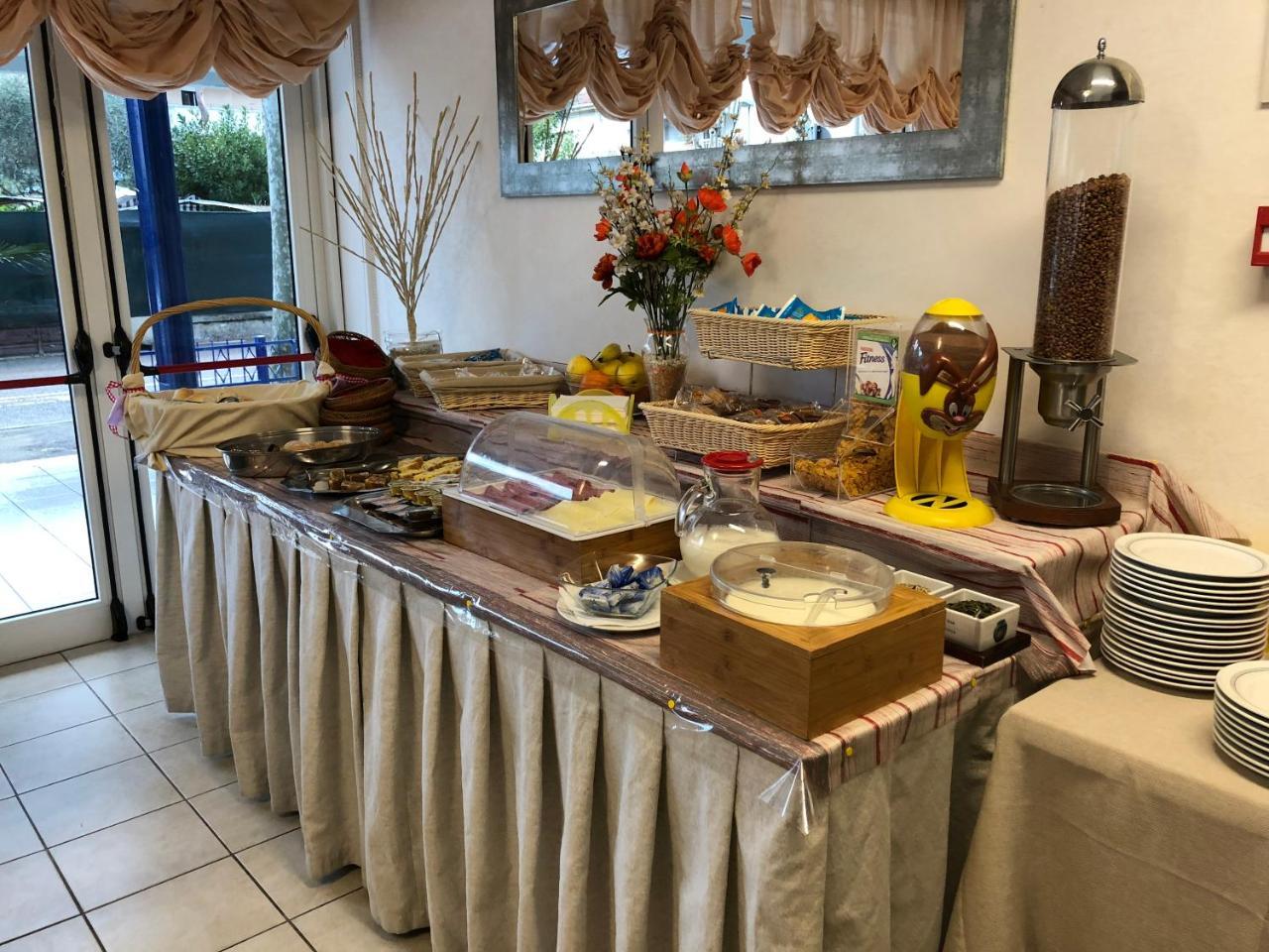Hotel Canasta Riccione Eksteriør bilde